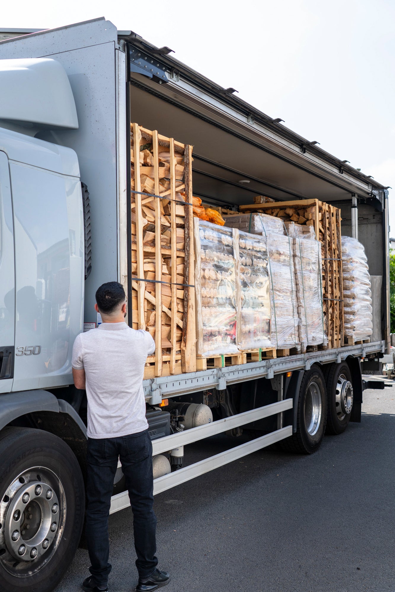 Ofenfertiges, kammergetrocknetes<br>
Brennholz.